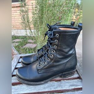 Frye Veronica Combat Boots Size 7 / Fits like a 6.5